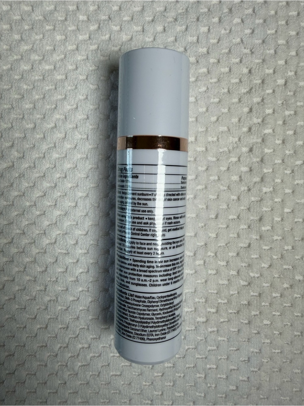 Matte Universal Tinted Moisturizer SPF 46 - White - Picture 2 of 3